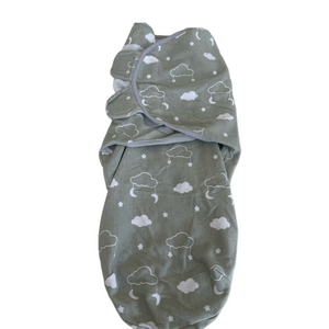 4/20$ 100% Organic Cotton Grey Baby Swaddle with Cloud Print size S/M (7-14lbs)